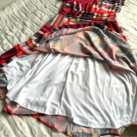 Stunning graphic stripe print crepe dress w/pockets! M-10 NWOT. Never worn. - Picture 11 of 13